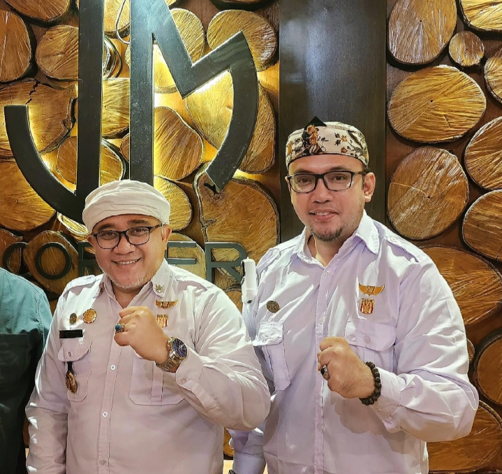 “Jangan Tunggu Korban! Jembatan Cijemit Hancur — Suara Sultan Sepuh Menggema Hingga ke Istana Presiden”