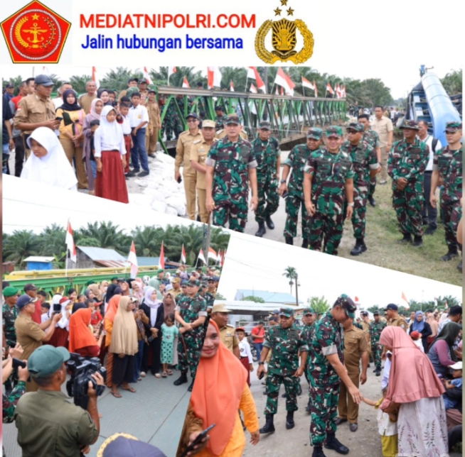 Panglima Kodam I/Bukit Barisan berserta rombongan tinjau Jembatan Super Compact 200 tipe 1-1 Yang selesai dibangun oleh Yonzipur 11/DW dan PU