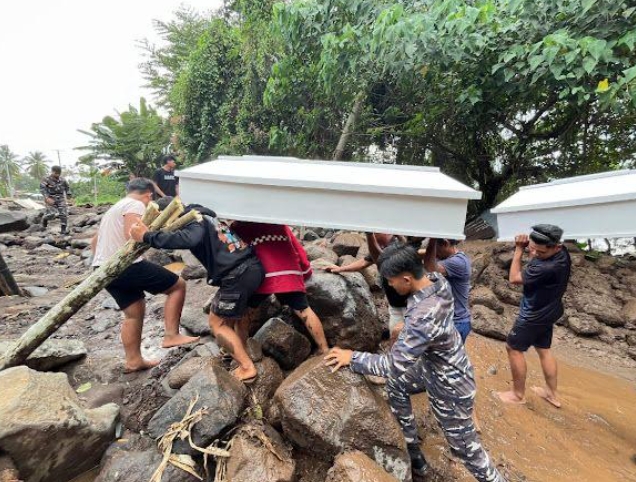 TNI AL Gerak Cepat Bantu Masyarakat Siau Timur