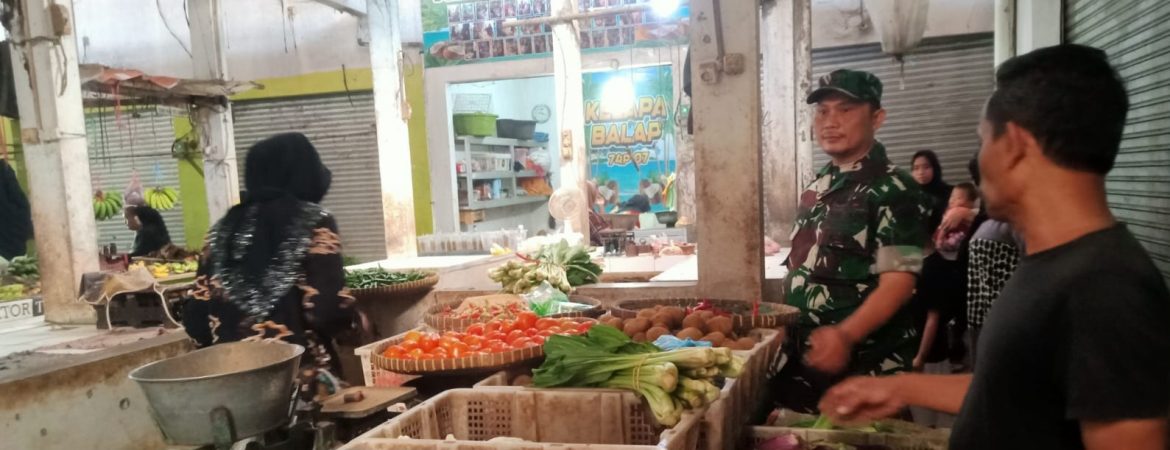 Babinsa Koramil 1605 Sukagumiwang Monitoring Sekaligus Pendataan Harga Bahan Pokok Diwilayah Binaan Desa Tulungagung