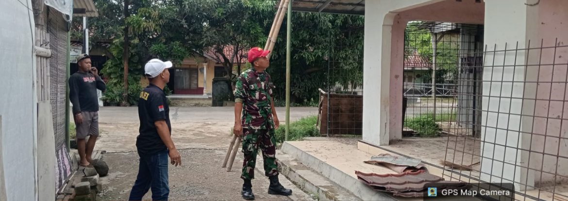 Babinsa Koramil 1608 Karangampel Laksanakan Pembongkaran Lahan Dalam Rangka Percepatan Pembuatan Bangunan Koperasi Desa Merah Putih Desa Jayalaksana
