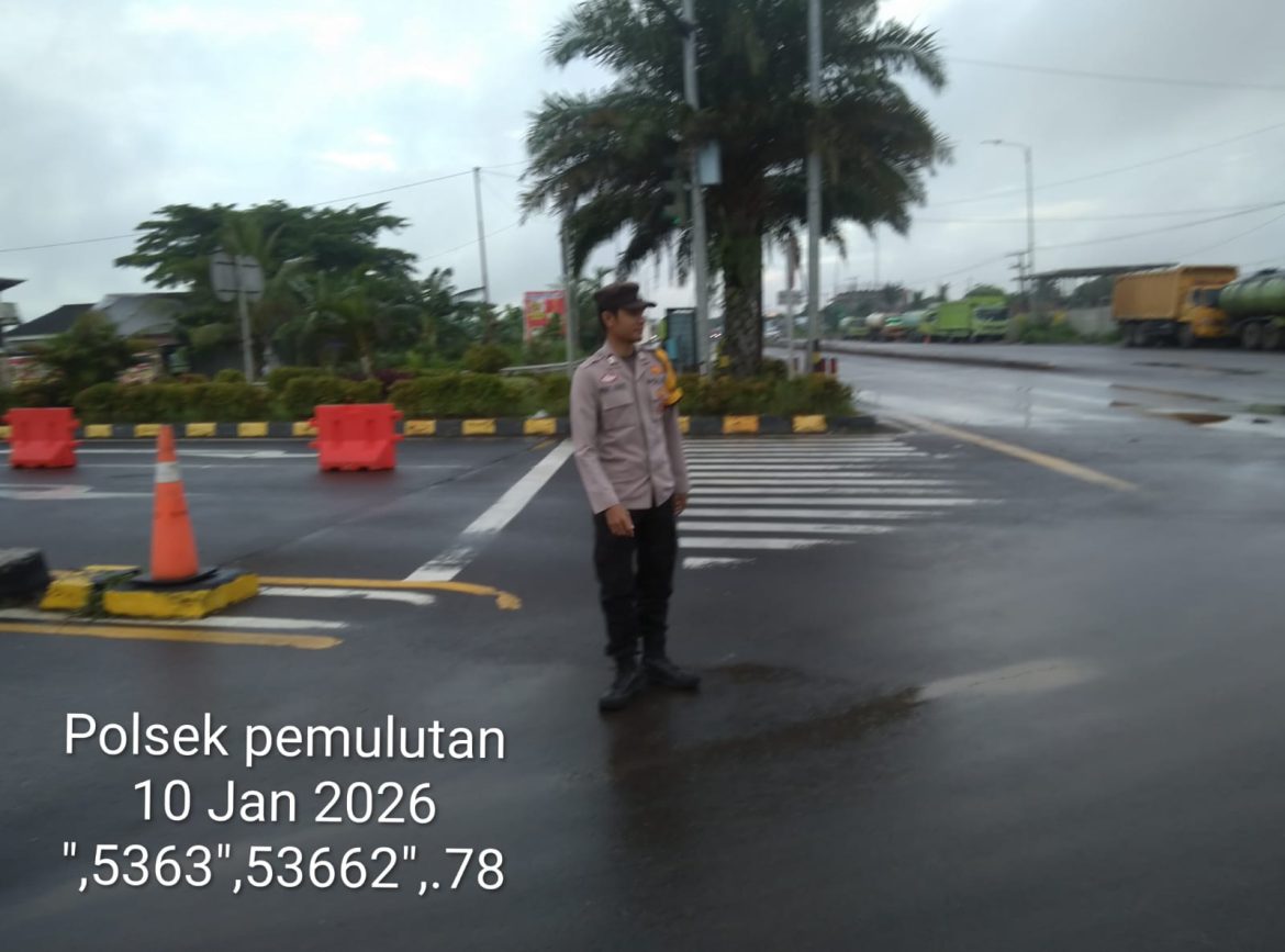 Polsek Pemulutan Laksanakan Giat Strong Point Pagi Hari, Antisipasi Kemacetan dan Pungli di Pintu Tol