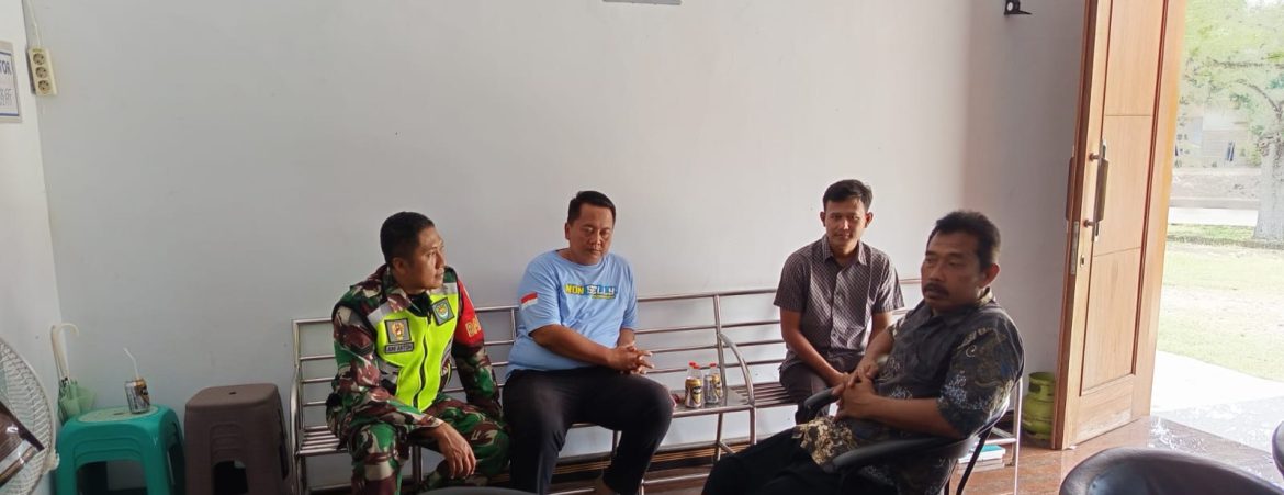 Tingkatkan Keamanan Lingkungan LPK, Babinsa Koramil 1604 Jatibarang Melaksanakan Kegiatan Komsos 