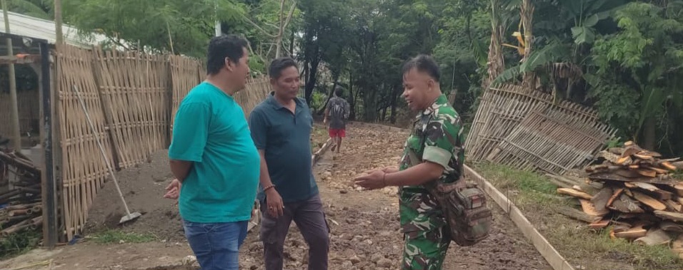 Komsos Babinsa Koramil 1605 Sukagumiwang Bersama Pamong Desa dan Masyarakat Desa Kliwed