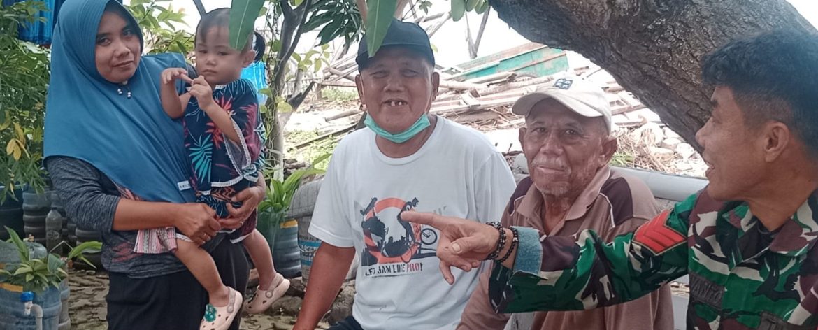 Komsos Anggota Koramil 1601/Indramayu di Wilayah Binaan Kelurahan Karangmalang 