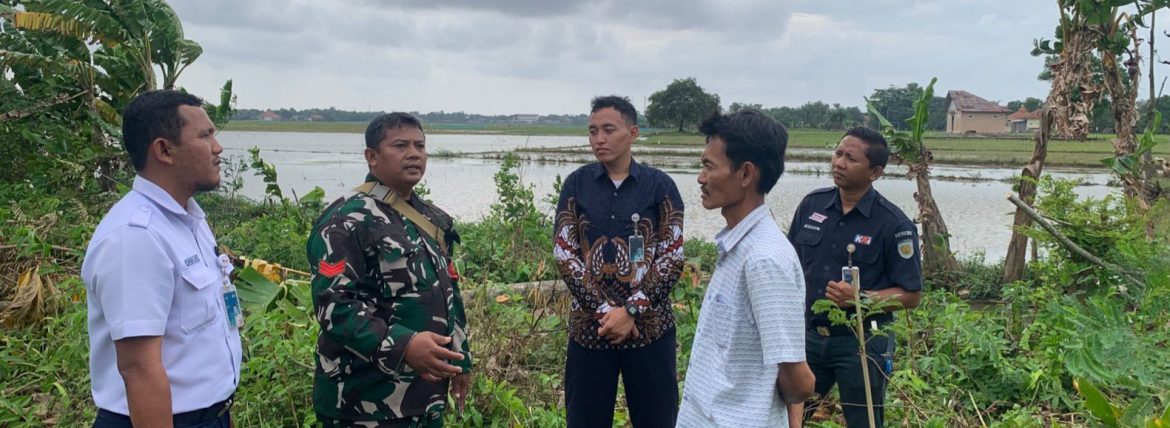 Koramil 1601 Indramayu Hadiri Surve Bersama PT Terkait permohonan KAI Pemanfaatan Aset PT Kereta Api Indonesia (Persero) DAOP 3 Cirebon Di Desa Telukagung