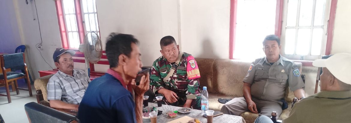 Komsos Babinsa Koramil 1611/Losarang Bersama Tokoh Masyarakat dan Masyarakat Desa Puntang 