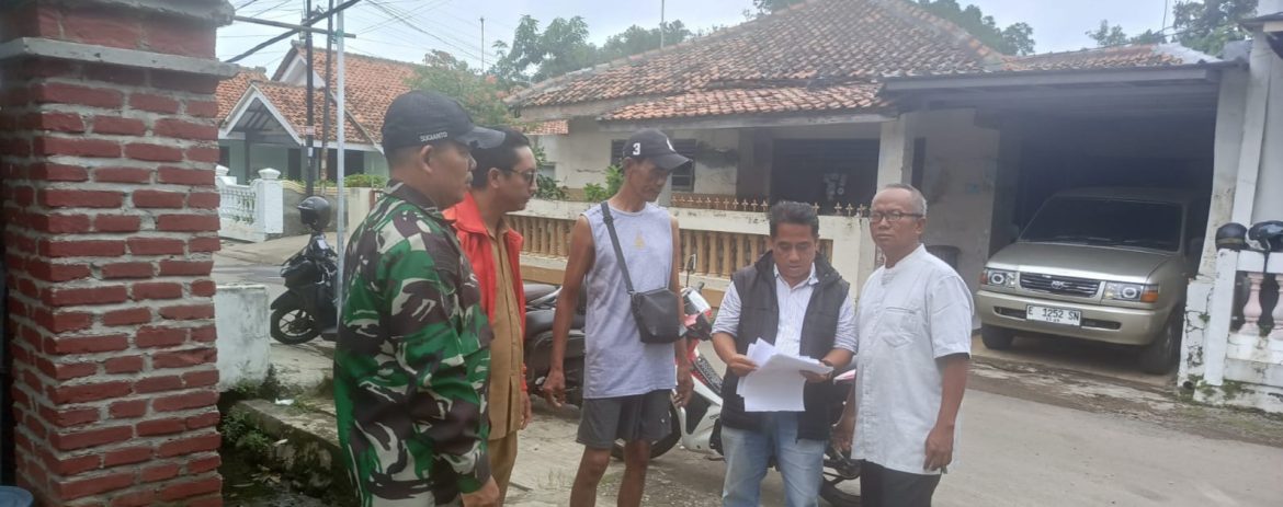Komsos anggota Koramil 1601/Indramayu di Wilayah Binaan Kelurahan Margadadi