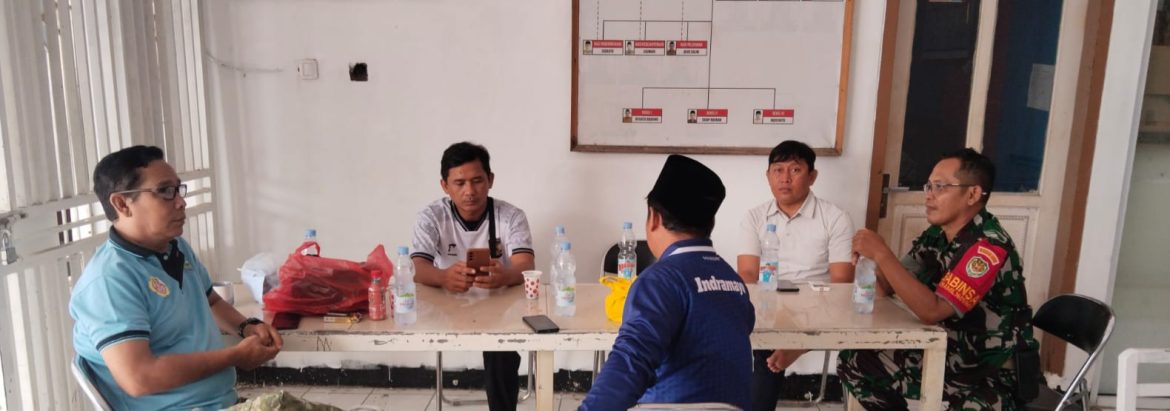 Babinsa Koramil 1601 Indramayu Komsos Bersama Warga di Wilayah Binaan Desa Dukuh