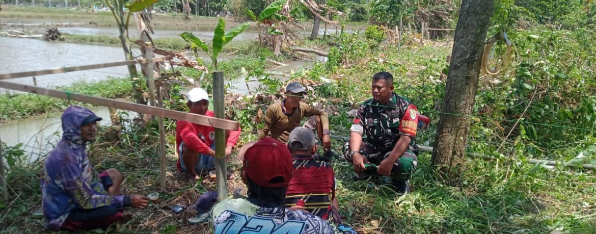 Komsos Anggota Koramil 1601/Indramayu di Wilayah Binaan Kelurahan Bojong Sari 