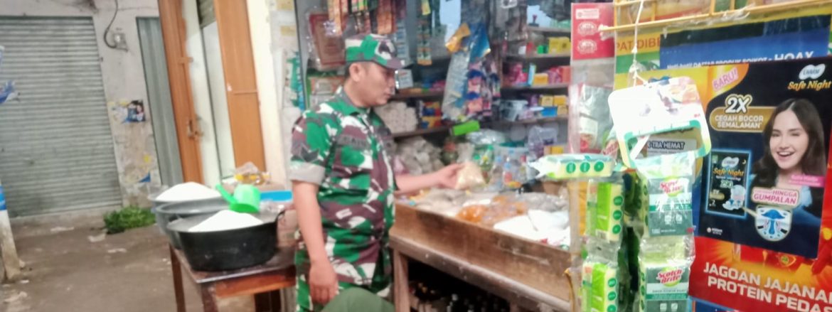 Anggota Koramil 1605 Sukagumiwang Monitoring Sekaligus Pendataan Harga Bahan Pokok/Sembako Diwilayah Binaan