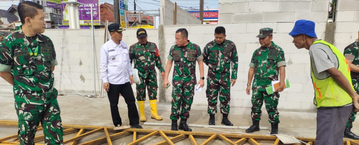 Danramil 1603 Lohbener Hadiri Kegiatan Tim Wasrik Dari Kodam 3 Siliwangi Mengecek Lokasi Pembangunan KDKMP di Desa Rambatan Kulon