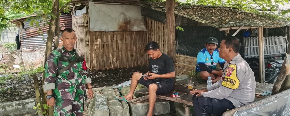 Babinsa Koramil 1603/Lohbener Bersama Bhabinkamtibmas Laksanakan Komsos di Desa Lohbener