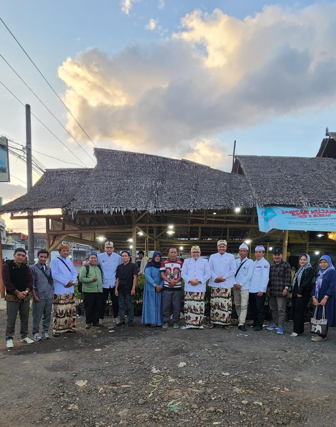 *DURIAN KUJANG CIAMIS DIKUNJUNGI SULTAN SEPUH CIREBON PANGERAN KUDA PUTIH*
