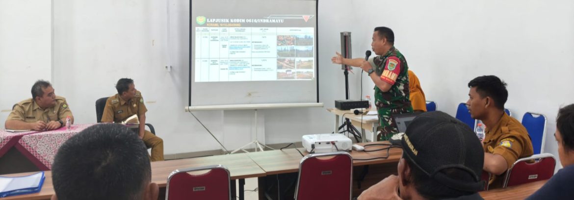 Danramil 1611 Losarang dan Anggota Menghadiri Rapat Monitoring dan evaluasi Tim Kabupaten Penyediaan Lahan Pembangunan Fisik Gerai KDKMP di Wilayah Kecamatan Losarang 