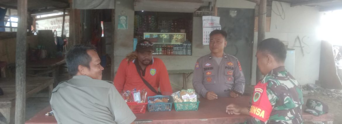 Personel Koramil 1605/Sukagumiwang Laksanakan Komsos Bersama Bhabinkamtibmas, Satpol PP dan Pamong Desa Gunungsari