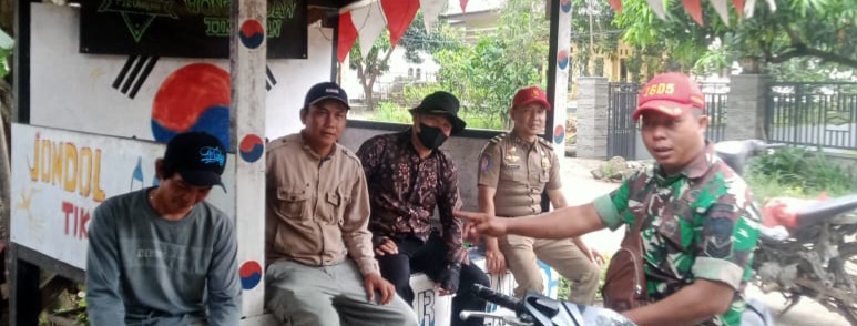 Komsos Babinsa Koramil 1605/Sukagumiwang Bersama Satpol PP,Pamong Desa dan Masyarakat Desa Jambe