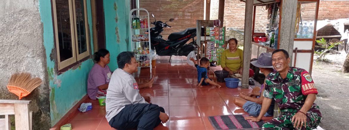 Komsos Anggota Koramil 1601/Indramayu di Wilayah Binaan Desa Pekandanganjaya