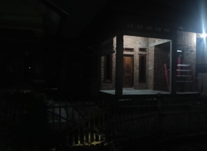 Aksi Brutal Oknum TNI Menganiyaya seorang Media Saat Investigasi BBM