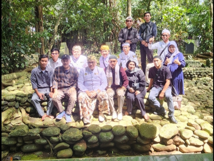 NAPAK TILAS SEJARAH GALUH SOSOK PANGERAN ARYA NATAREJA & PENEGASAN GENEALOGI KESULTANAN CIREBON: MERAWAT INGATAN SEJARAH NUSANTARA