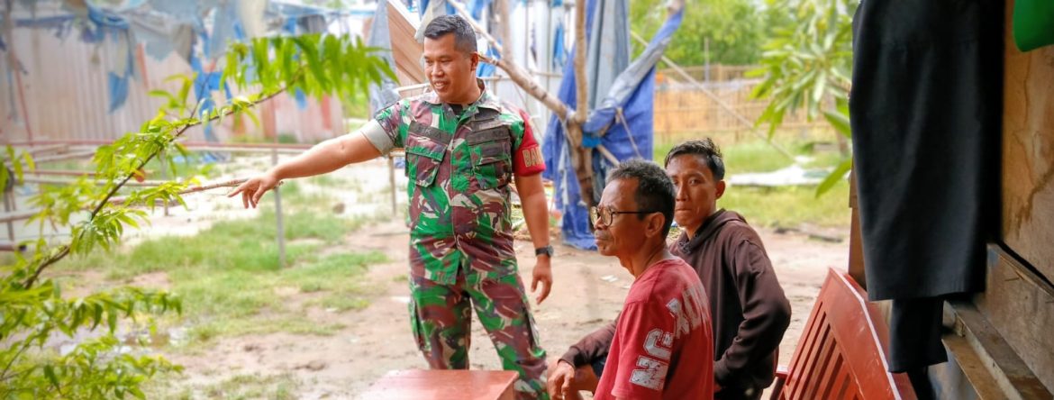 Komsos Anggota Koramil 1601/Indramayu di Wilayah Binaan Desa Balongan