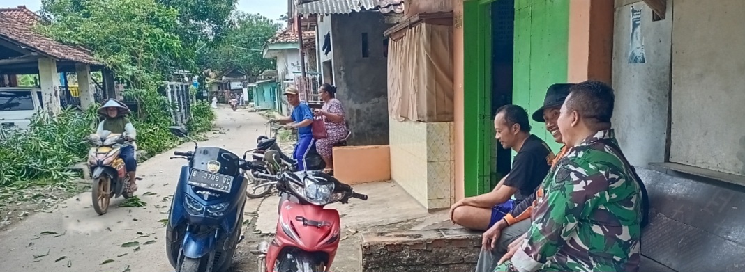 Komsos Babinsa Koramil 1605/Sukagumiwang Bersama Pamong Desa dan Masyarakat Desa Sukagumiwang