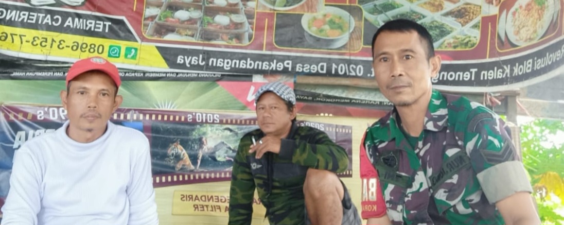 Komsos Anggota Koramil 1601/Indramayu di Wilayah Binaan Desa Pekandanganjaya