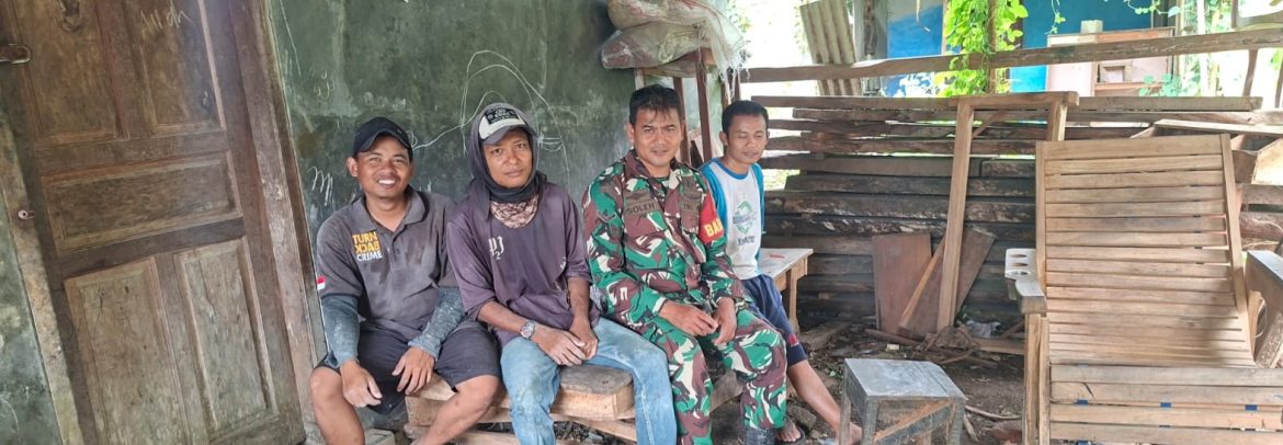 Komsos Babinsa Koramil 1605/Sukagumiwang Bersama RT dan Masyarakat Desa Gedangan