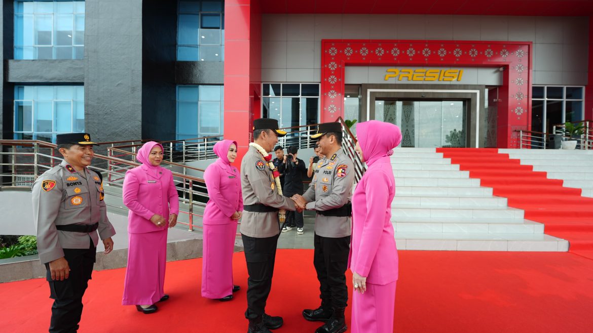 Polda Sumsel Gelar Penyambutan Kapolda Baru, Penyerahan Pataka, dan Pelepasan Kapolda Lama