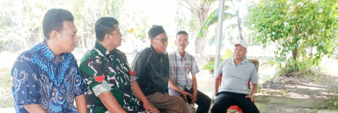 Komsos Anggota Koramil 1601/Indramayu di Wilayah Binaan Desa Telukagung