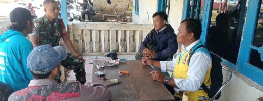 Anggota Koramil 1603/Lohbener Laksanakan Komsos Bersama Dinas PU Irigasi