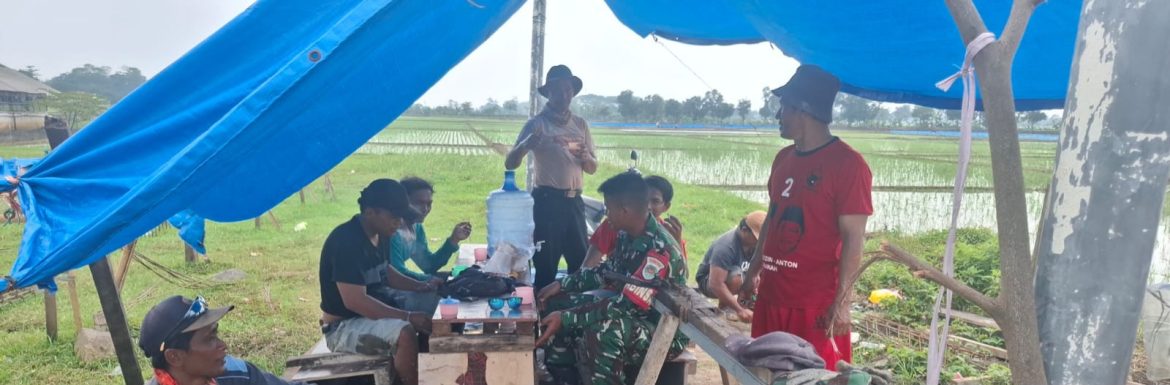 Komsos Anggota Koramil 1601/Indramayu di Desa Sudimampir Lor, Pererat Silaturahmi dan Tingkatkan Keamanan Lingkungan