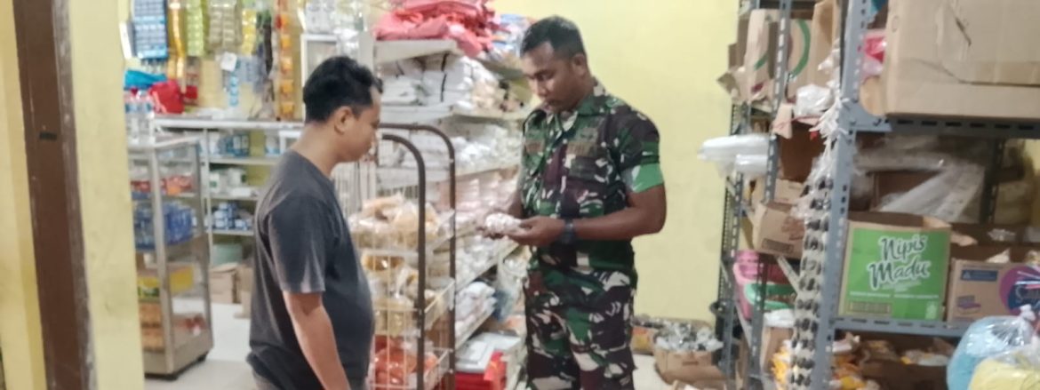 Babinsa Koramil 1603 Lohbener Pantau Harga Sembako di Desa Lohbener