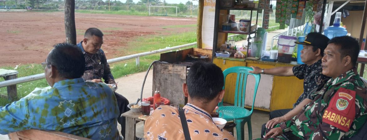 Komsos Koramil 1601/Indramayu Bersama Kuwu dan Pamong Desa Majakerta, Antisipasi Cuaca Ekstrem