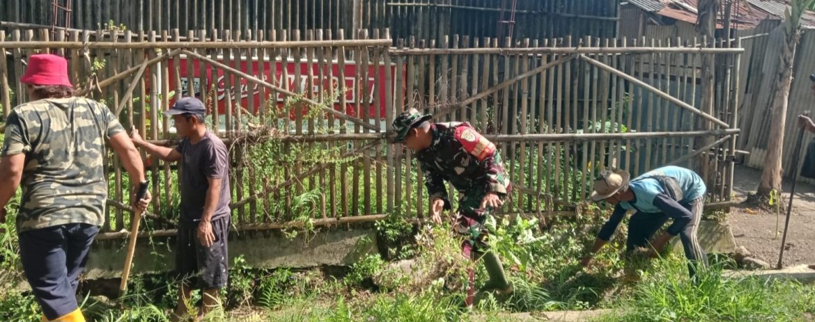 Personel Koramil 1608 Karangampel Laksanakan Karya Bakti Bersama Kuwu,Pamong,dan Warga Desa Jayalaksana