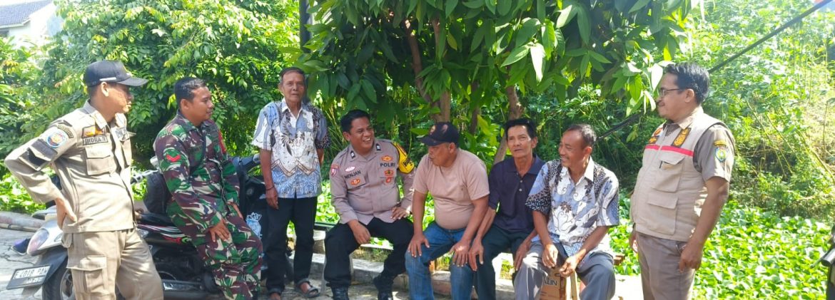 Perkuat Keamanan dan Kepedulian Lingkungan, Koramil 1601/Indramayu Gelar Komsos di Kelurahan Paoman