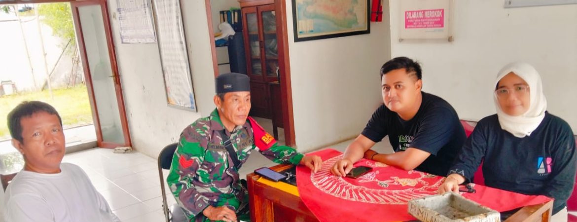 Komsos Anggota Koramil 1601/Indramayu Pererat Silaturahmi dan Ajak Warga Jaga Kamtibmas di Kelurahan Karangmalang