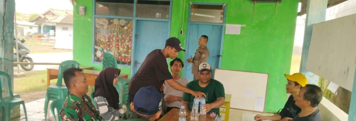 Komsos Babinsa Koramil 1611/Losarang Bersama Masyarakat Desa Losarang, Perkuat Sinergi dan Kamtibmas