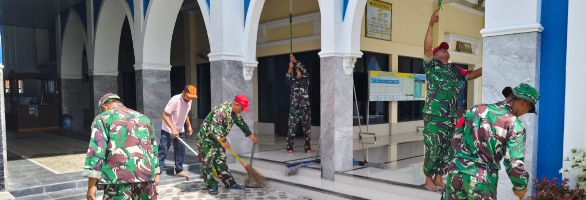Danramil 1608/Karangampel Laksanakan Karya Bhakti Pembersihan Masjid Jami Al-Ishlah Sambut Ramadhan 1447 H
