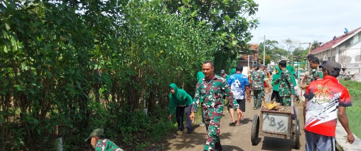 Danramil 1602/Sindang Laksanakan Bakti Sosial Karya Bakti di Desa Rambatan Wetan