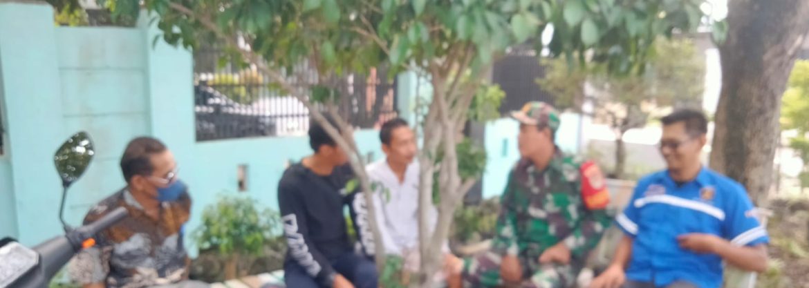 Komsos Anggota Koramil 1601/Indramayu Bersama Masyarakat Desa Singaraja