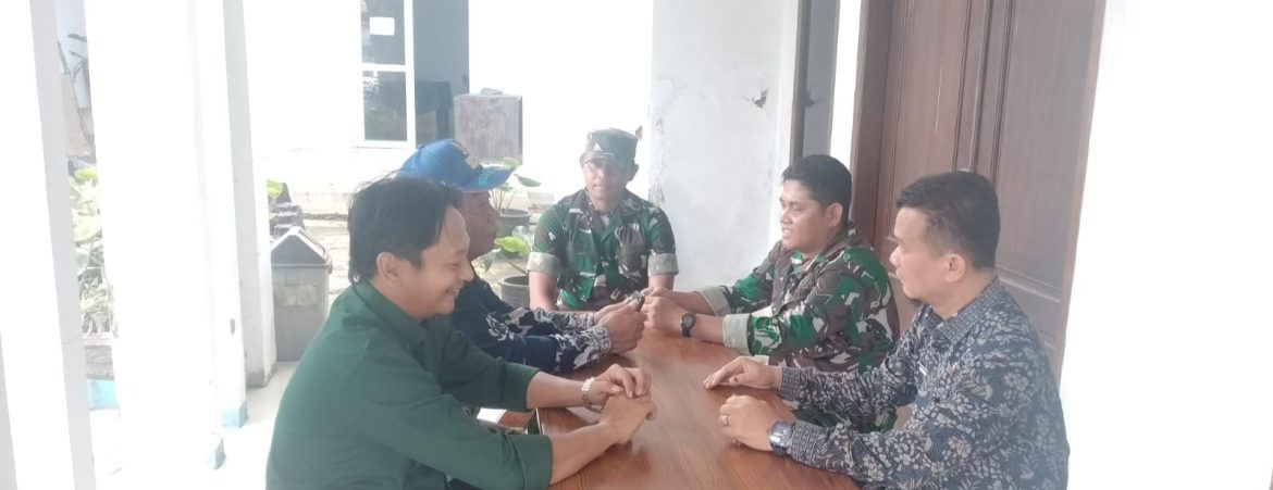 Anggota Koramil 1603 Lohbener Laksanakan Koordinasi Terkait Lahan KDKMP di Desa Sindangkerta dan Desa Langut