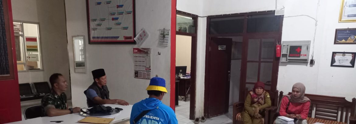 Komsos Anggota Koramil 1601/Indramayu di Wilayah Binaan Desa Tegalurung