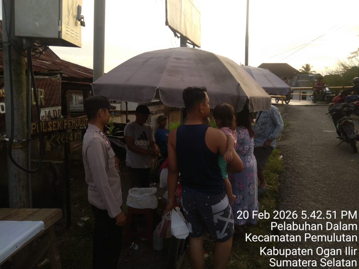 Ciptakan Kamtibmas yang Kondusif, Jajaran Polres Ogan Ilir Melalui Polsek Pemulutan Laksanakan Patroli dan Pengamanan Pasar Bedug Selama Bulan Ramadhan