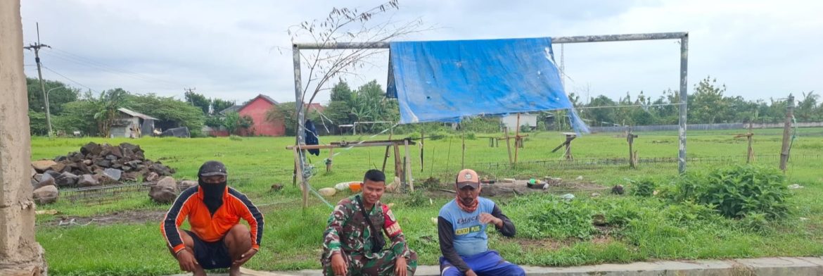 Komsos Anggota Koramil 1601/Indramayu di Wilayah Binaan Desa Sudimampir