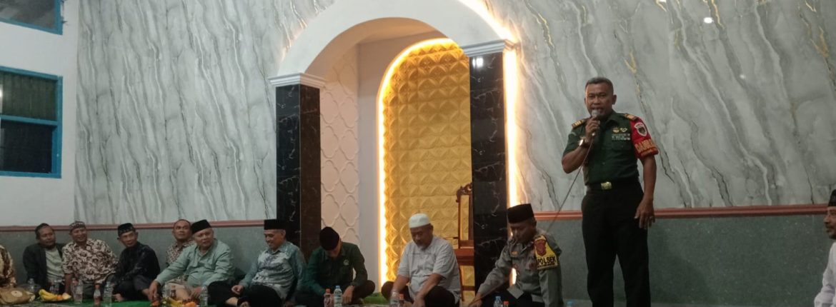 Danramil 1608/Karangampel Laksanakan Buka Puasa Bersama dan Tarawih Keliling Bersama Muspika Kecamatan Kedokan Bunder