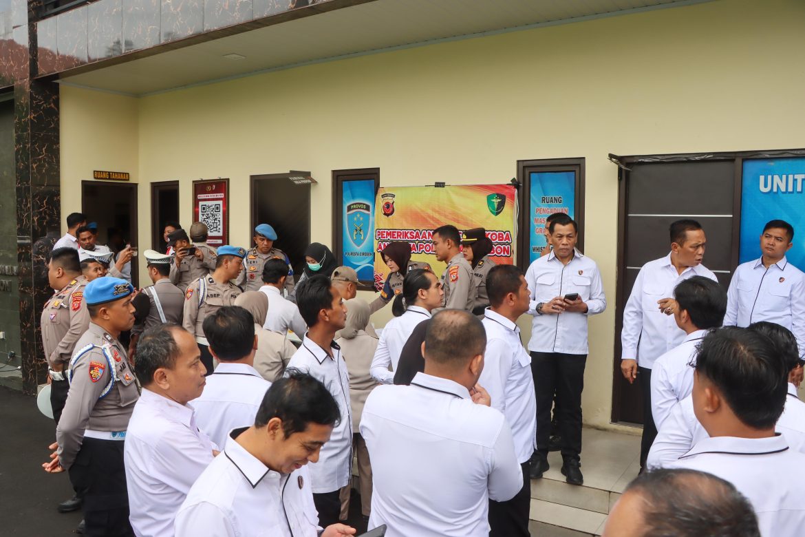 Komitmen Tegas Berantas Narkoba, Polresta Cirebon Laksanakan Tes Urine 200 Personel