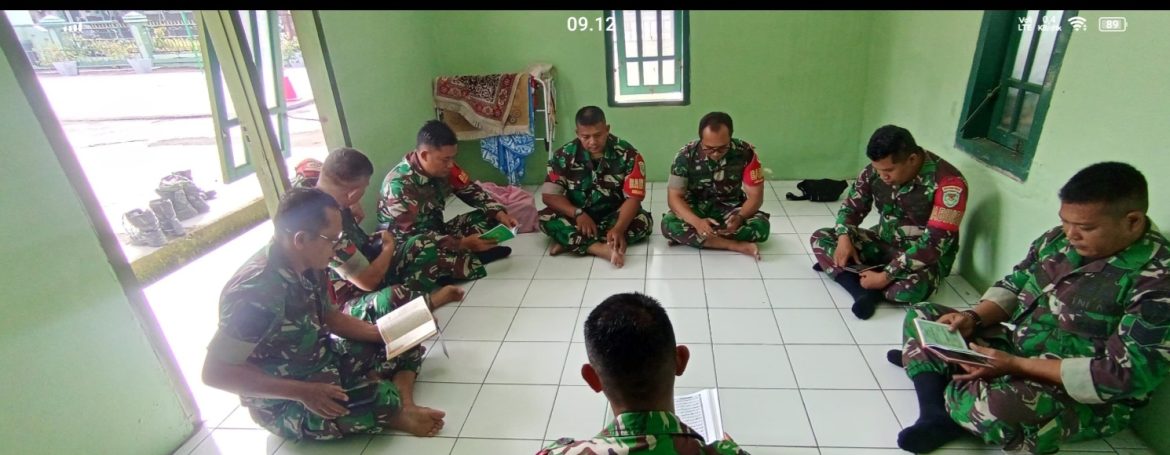 Anggota Koramil 1601/Indramayu Laksanakan Tadarus dan Doa Bersama di Mushola Koramil