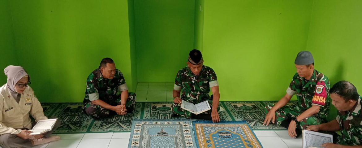 Anggota Koramil 1608/Karangampel Laksanakan Tadarus di Musholla Koramil