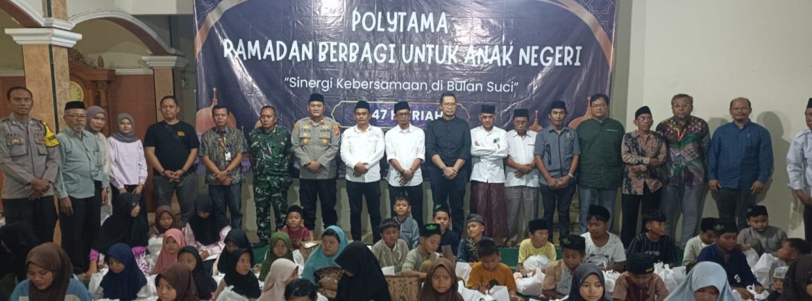 Danramil 1609/Juntinyuat Hadiri PT Polytama Ramadhan Berbagi untuk Negeri di Masjid Nurul Bahri Desa Limbangan